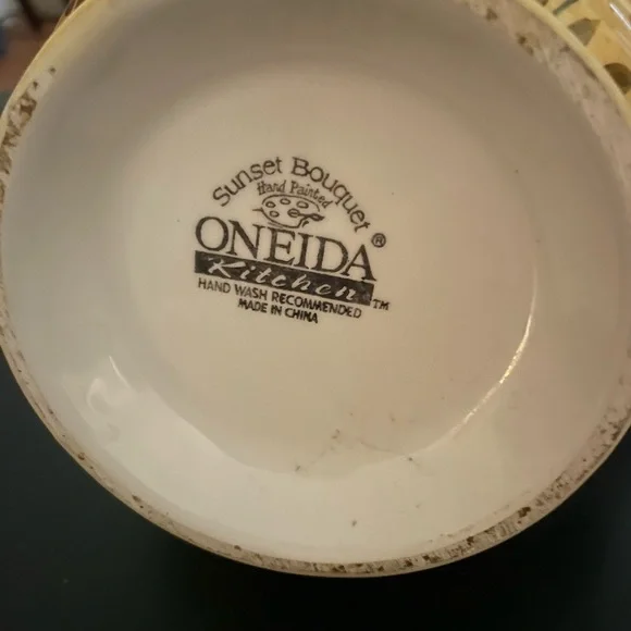 Vintage ceramic Sunset bouquet Oneida Pitcher - Picture 5 of 6